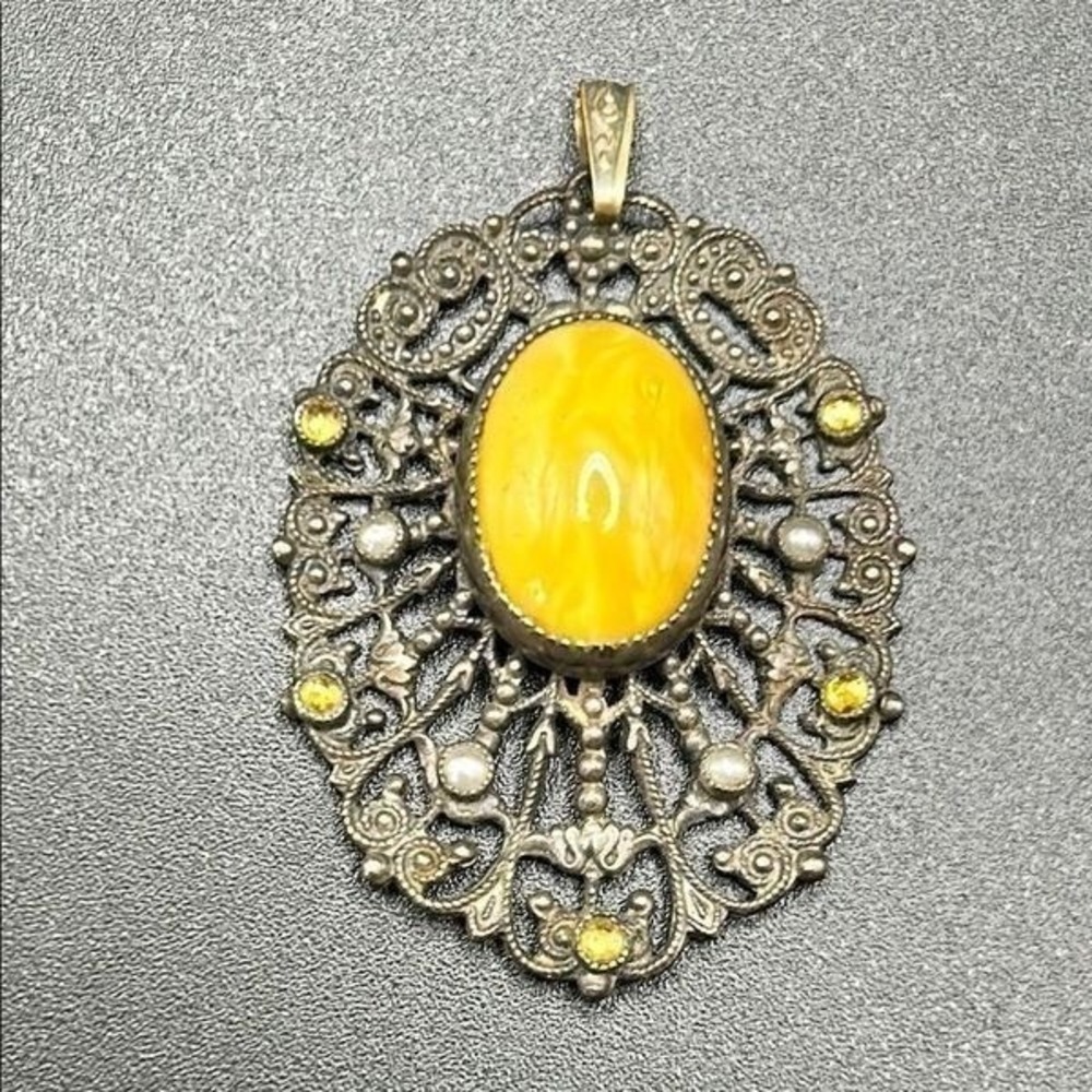 VTG Victorian Fillagree Yellow Egg Yolk Glass Antiqued Gold Pendant